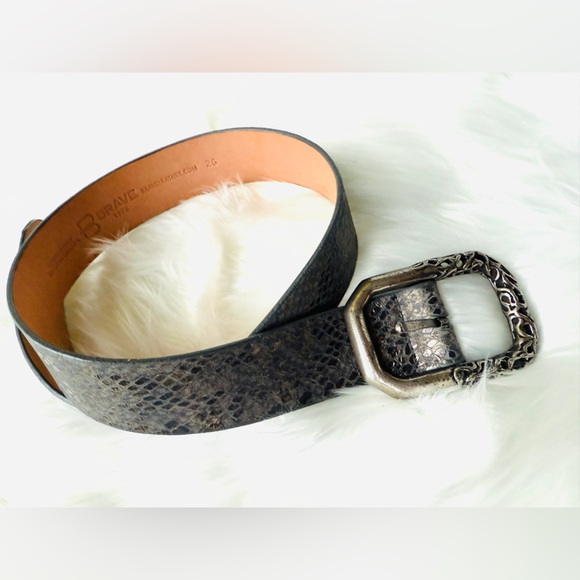 🇨🇦 Brave Leather Collection - Blue Leather with Silver - Picture 3 of 8